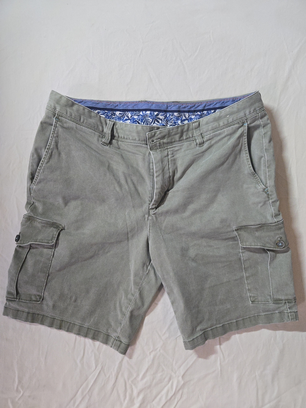 Tommy Bahama Olive Green Cargo Shorts with Blue Waistband Lining